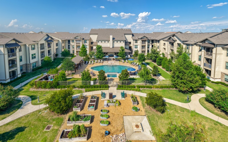Outdoor Living & Amenities